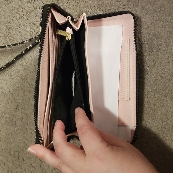 Betsey Johnson Floral Wristlet/Wallet - Picture 4 of 6